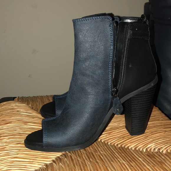 Simply Vera Wang Peep toe booties - Picture 2 of 3
